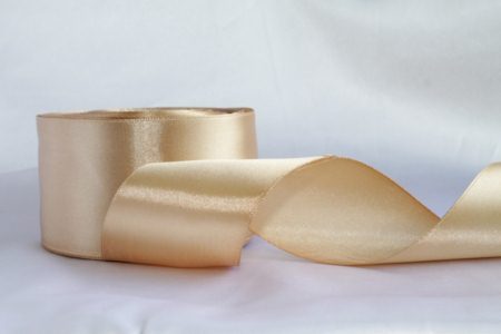 Лента атласная с люрексом 1" (25мм) цв.8008 бежевый (на пенопласте) 1м/уп.32,9 м А