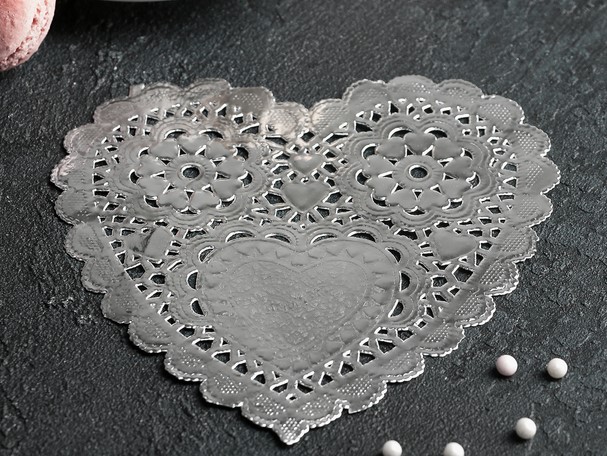 Салфетка для торта и десерта 14×14 см "Ажурное сердце", цвет серебро 10шт